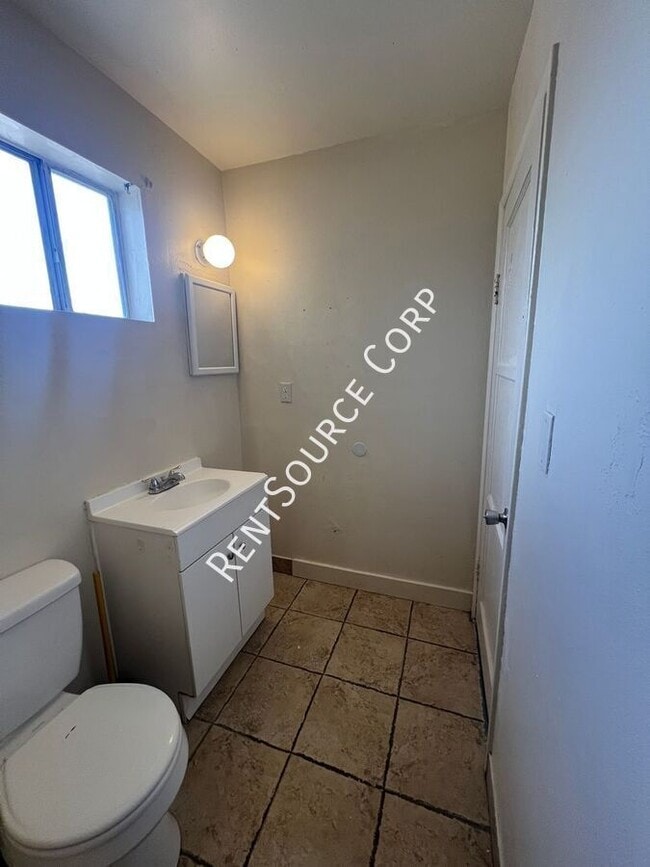 Building Photo - 2542 Main St