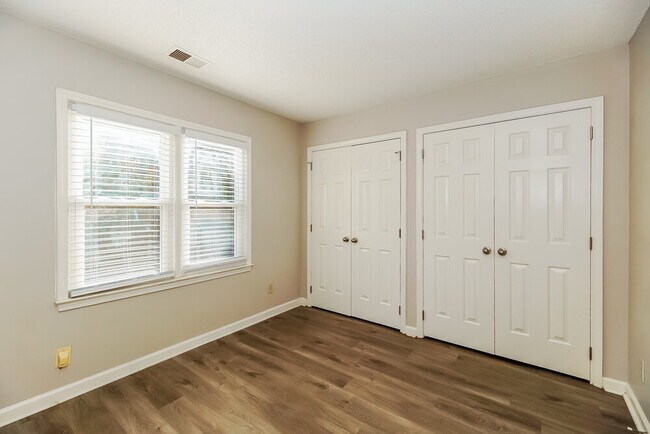 Building Photo - 719 Trailing Rock Dr