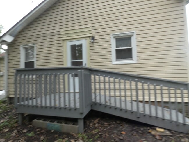 Building Photo - 1615 S Jefferson St