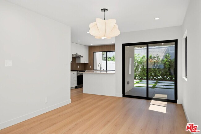Building Photo - 5841 Whitworth Dr