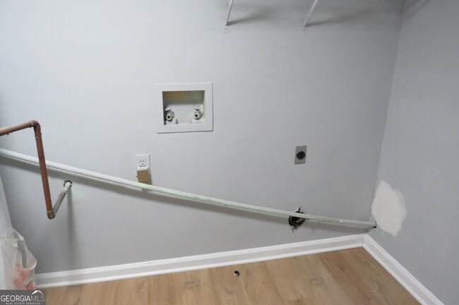 Building Photo - 2060 Bedford Ct