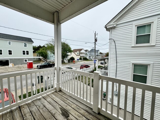 Building Photo - Beautiful 3 Bedroom Duplex by the Beach! A...