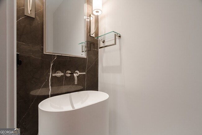 Building Photo - 3376 Peachtree Rd NE