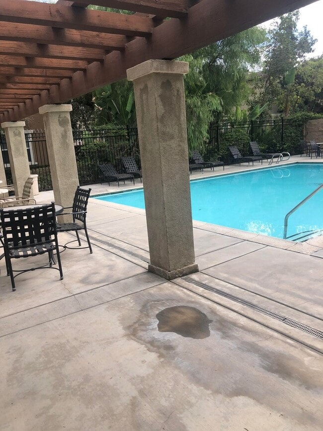 Building Photo - Beautiful Riverside 2 Story House