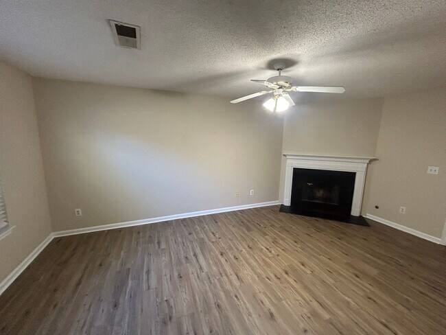 Building Photo - **MOVE IN WITH NO SECURITY DEPOSIT**8205 A...
