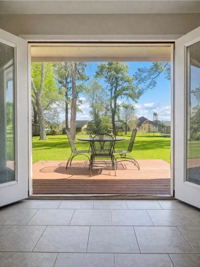 Building Photo - 509 Light St