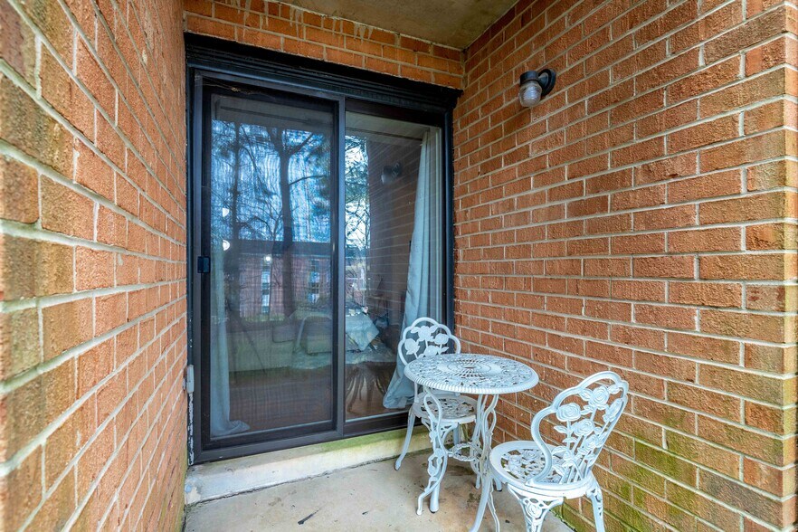 Building Photo - 3307 Valley Dr