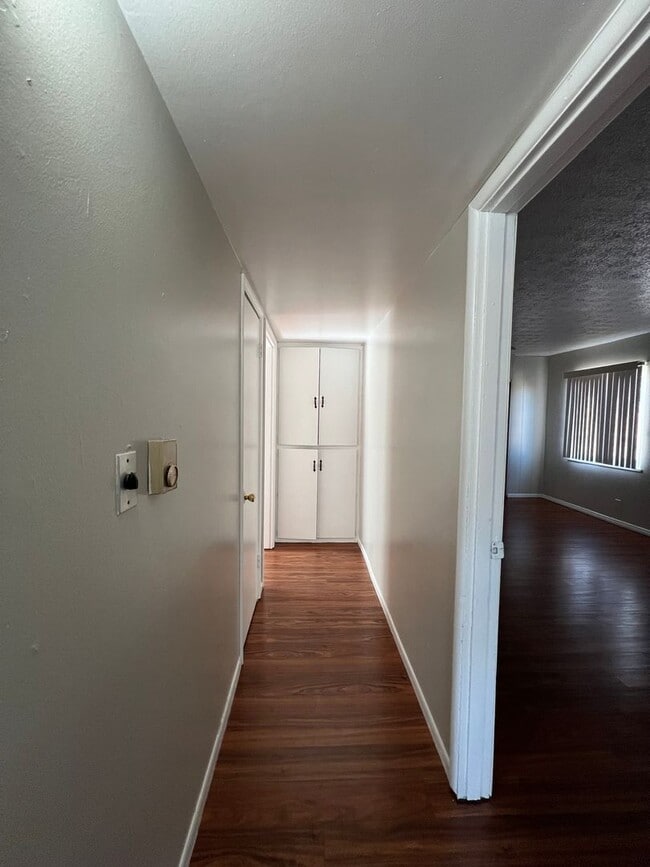 Building Photo - 3 Bedroom 2 Bathroom House Located Near Ca...