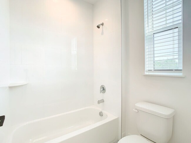 Building Photo - Brand New Constructed Townhouse in South Tampa - Available October 2024