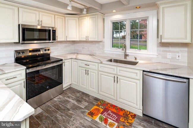 Building Photo - 180 Municipal Rd