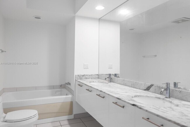 Building Photo - 500 Brickell Ave