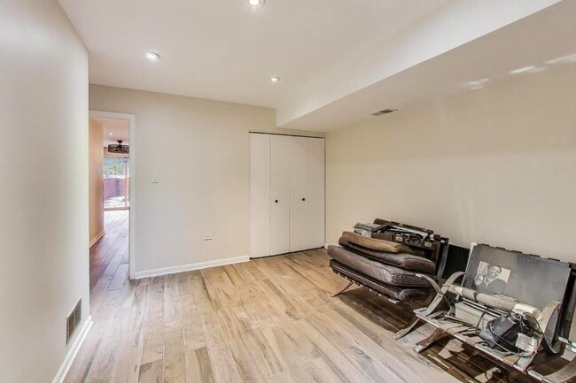 Building Photo - 2803 S Michigan Ave