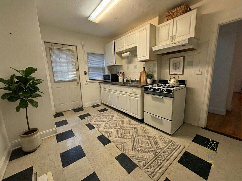 Building Photo - 15 Beechcroft St