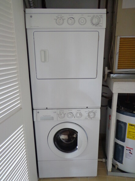 Washer/dryer - 1417 Newton St NW
