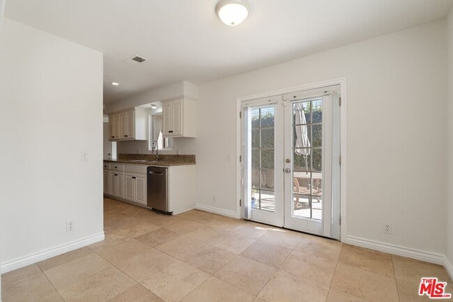 Building Photo - 4128 W 122nd St