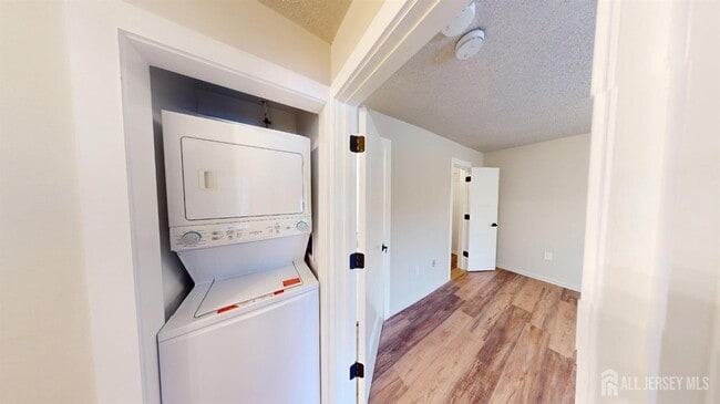 Building Photo - 29 Chatham Square