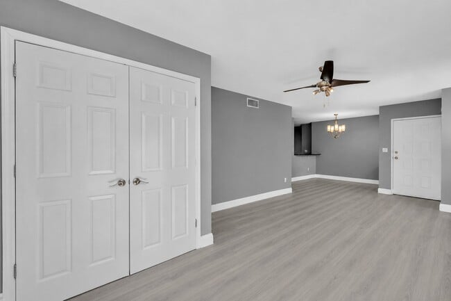 Building Photo - 2881 N Oakland Forest Dr