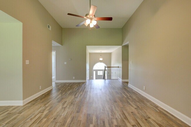 Building Photo - 1121 Cardinal Creek Dr