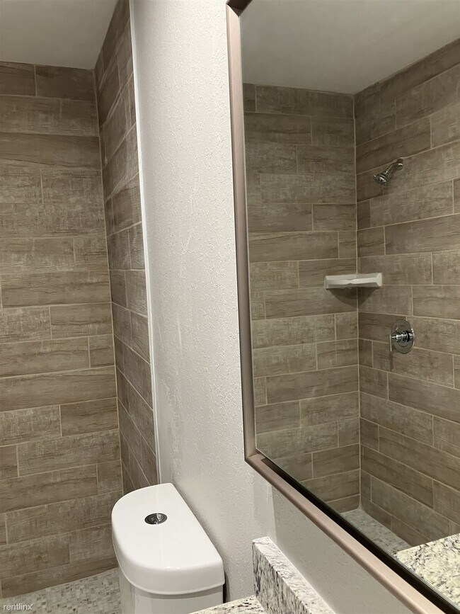 Building Photo - 3 br, 2 bath Duplex - 127 Boundary Bouleva...