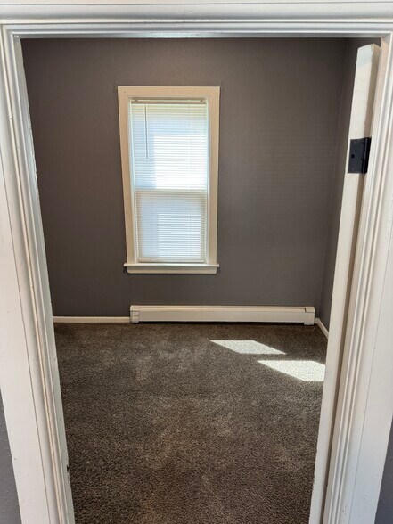 Building Photo - 1638 Saemann Ave