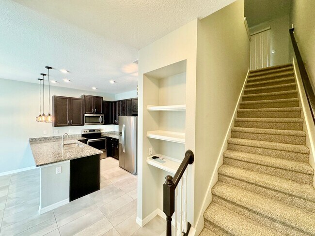 Building Photo - FOR RENT - Fantastic end unit townhouse in...