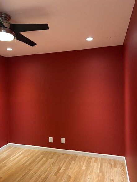 Building Photo - 1230 W Manhatton Dr