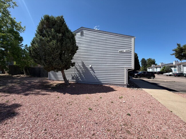 Building Photo - 4463 E Pikes Peak Ave