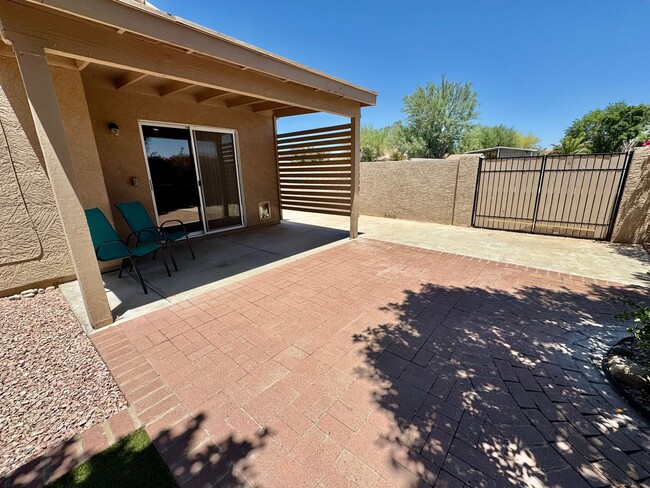 Building Photo - Meticulously Maintained 3 Bedroom + Den Single Level Home! Fantastic Low Backyard.