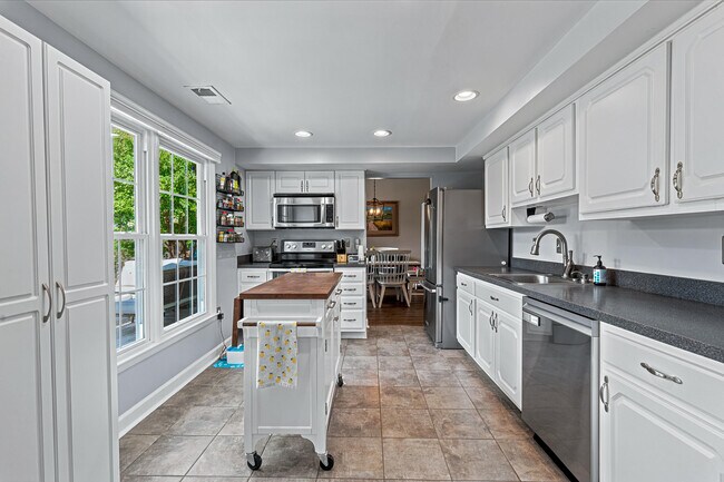 Building Photo - 12728 Builders Rd