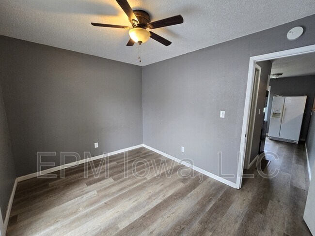 Building Photo - 1242 Edgewood Dr