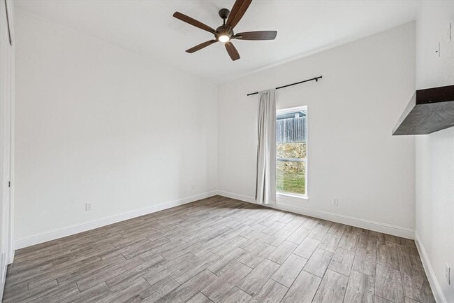 Building Photo - 136 Greg Ln