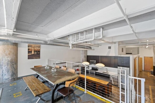 Building Photo - 700 N Washington Ave