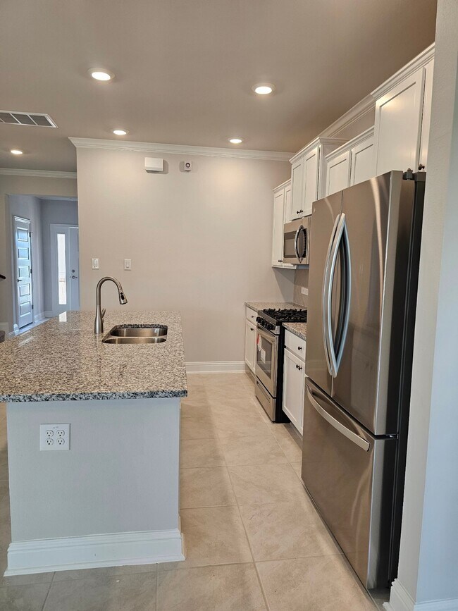 Building Photo - 400 Camino Bay Dr