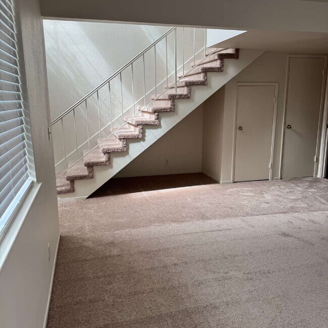 Building Photo - Stonegate living