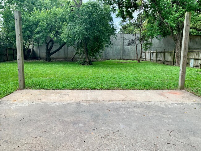 Building Photo - 7739 Bunker Wood Ln