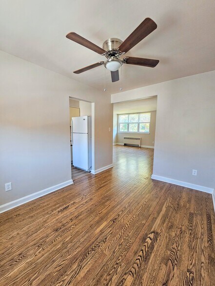 Building Photo - 24 Surrey Rd