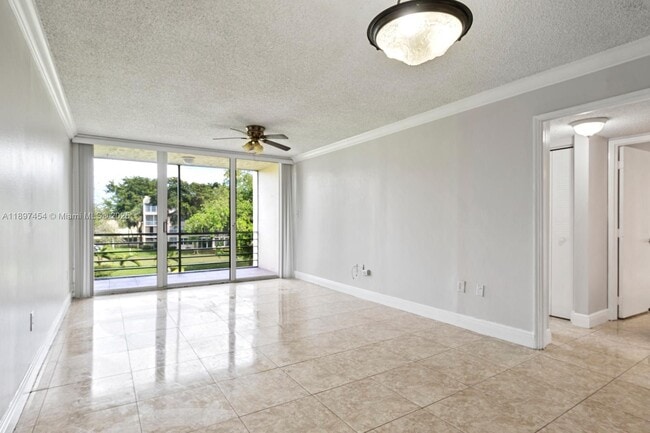 Building Photo - 9451 Evergreen Pl