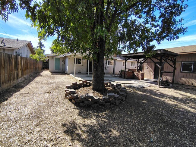Building Photo - 1806 Enslen Ave