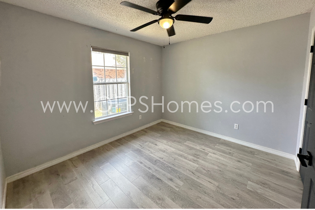 Building Photo - Charming Home on a Cul-de-Sac