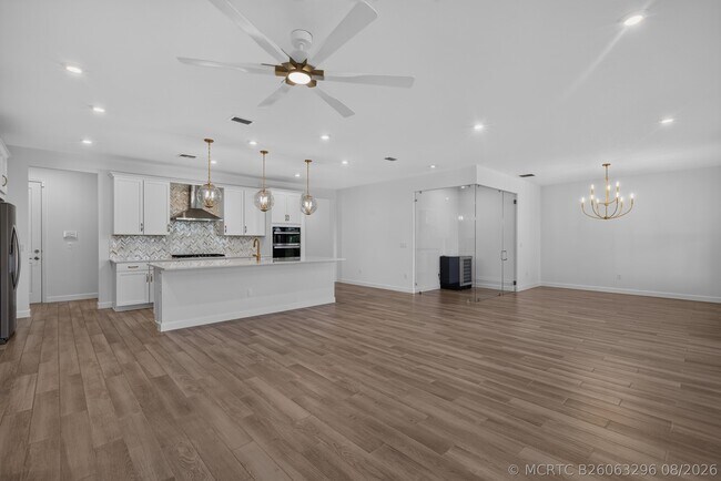 Building Photo - 13621 SW Bally Dr