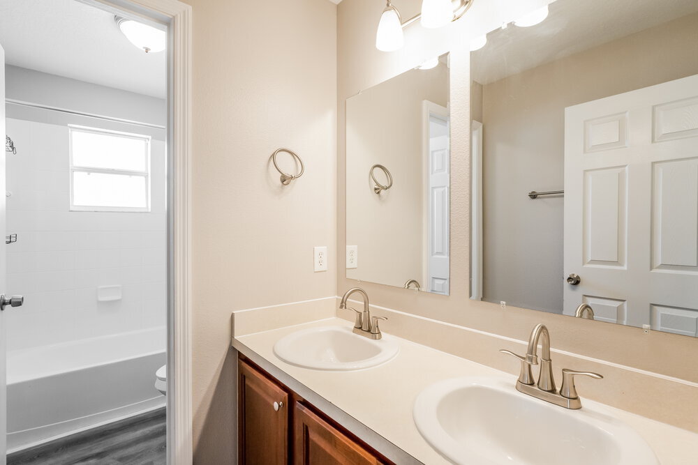 Building Photo - 433 Bloomfield Dr