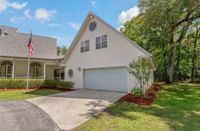 Building Photo - 21033 Violet Rd