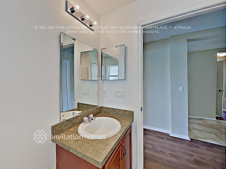 Building Photo - 3011 Yarrow Ln