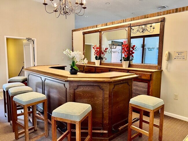 Building Photo - 404 Paradise Rd