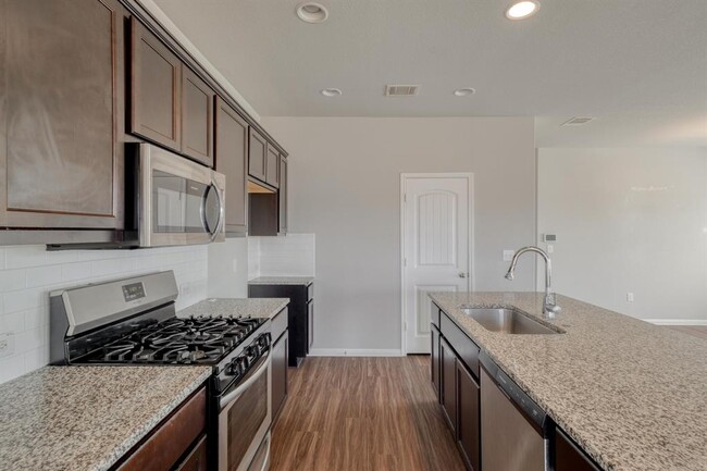 Building Photo - 108 Kleberg Ct
