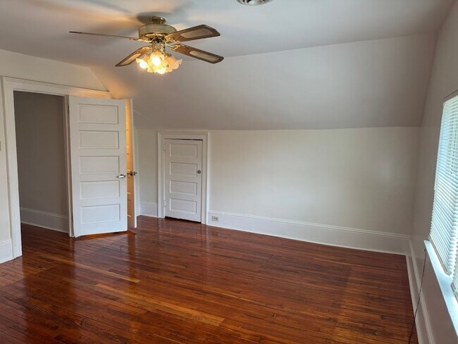 Building Photo - 5603 Fair Oaks St