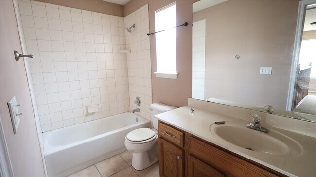 Building Photo - 847 Rambling Oaks Dr