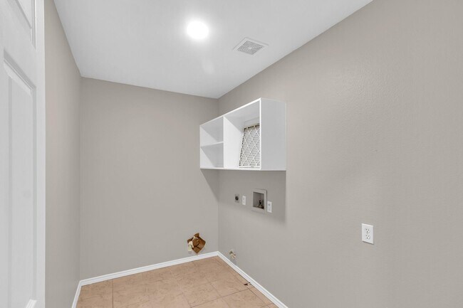 Building Photo - 4729 Woodhaven Ln