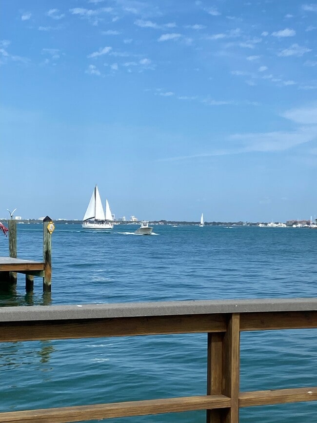 Building Photo - 3536 Belle Vista Dr E