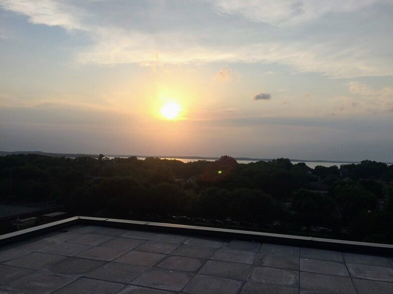 Building Photo - 819 E Mifflin St